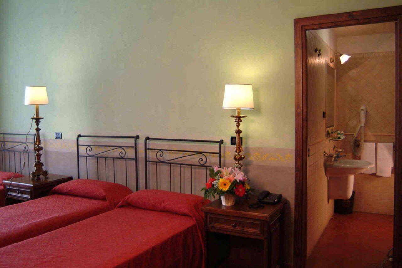 Bed and Breakfast Domus Sessoriana à Rome Extérieur photo