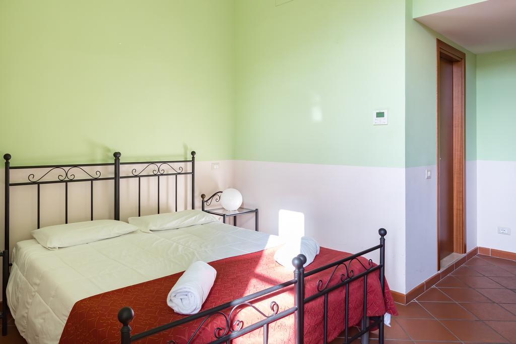 Bed and Breakfast Domus Sessoriana à Rome Extérieur photo