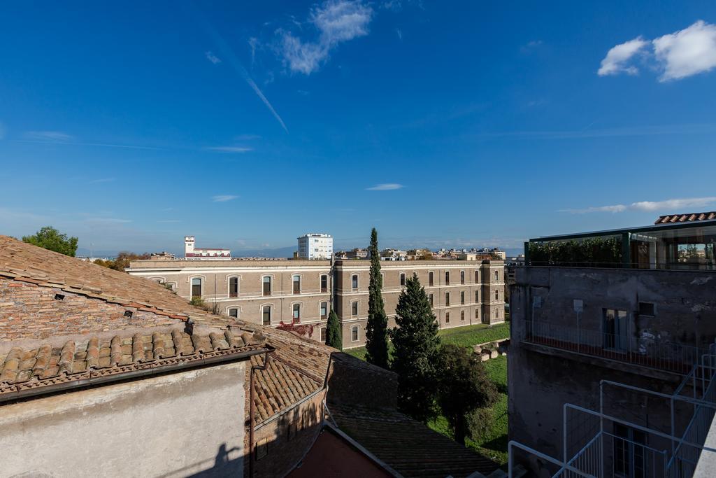 Bed and Breakfast Domus Sessoriana à Rome Extérieur photo