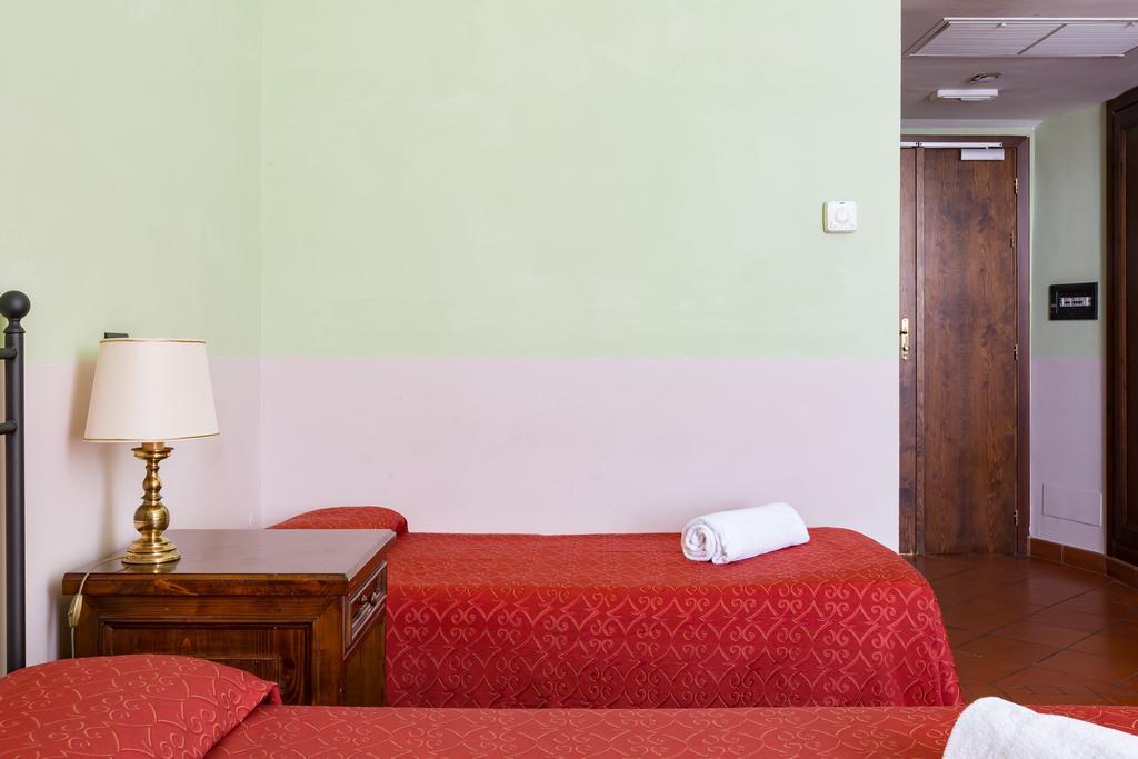 Bed and Breakfast Domus Sessoriana à Rome Extérieur photo
