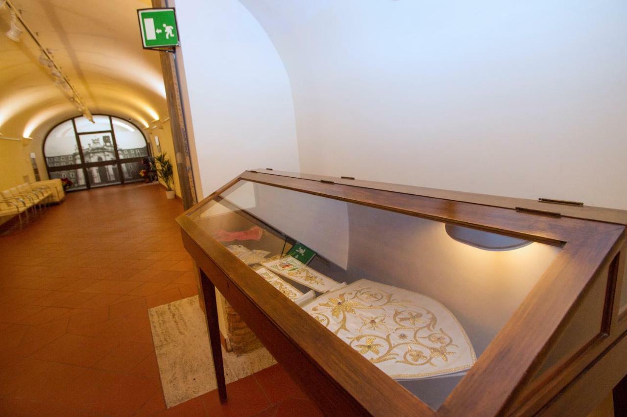 Bed and Breakfast Domus Sessoriana à Rome Extérieur photo