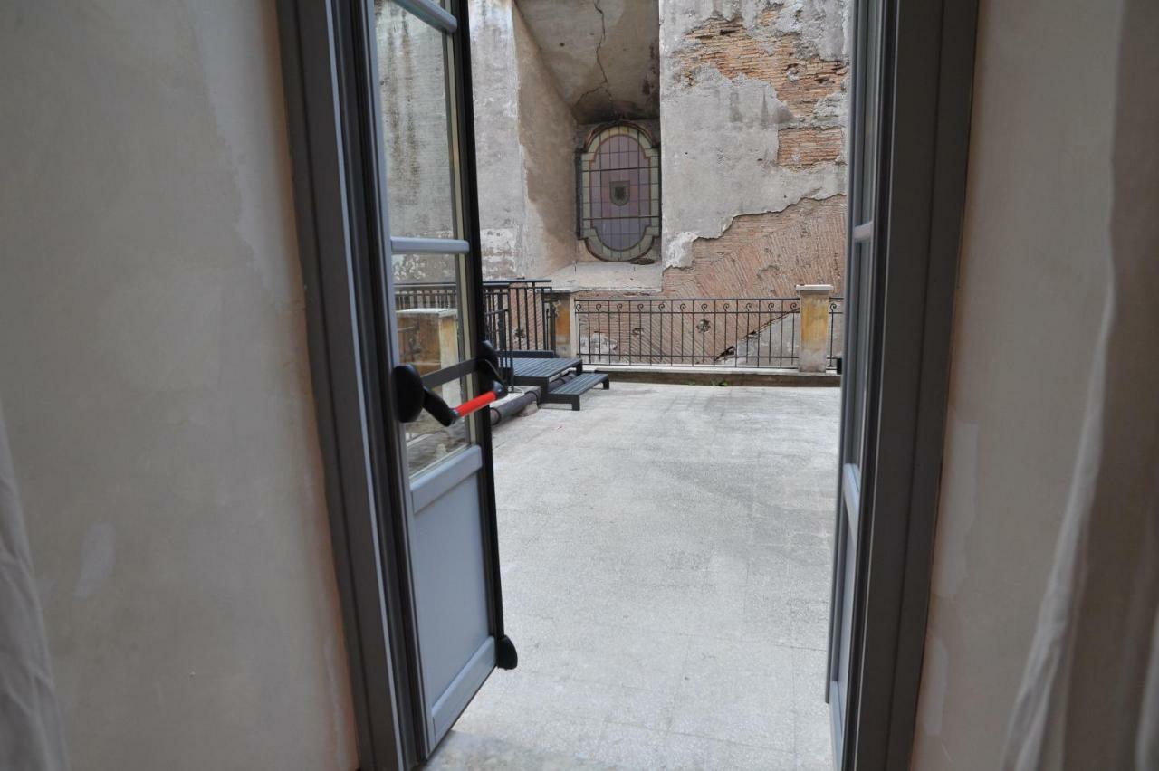 Bed and Breakfast Domus Sessoriana à Rome Extérieur photo